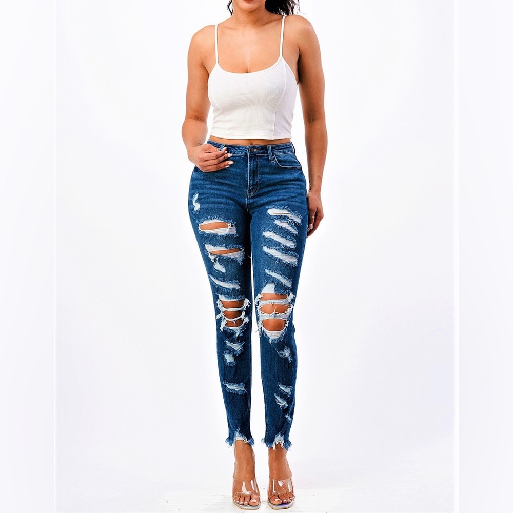 HIGH RISE DISTRES MOM JEANS